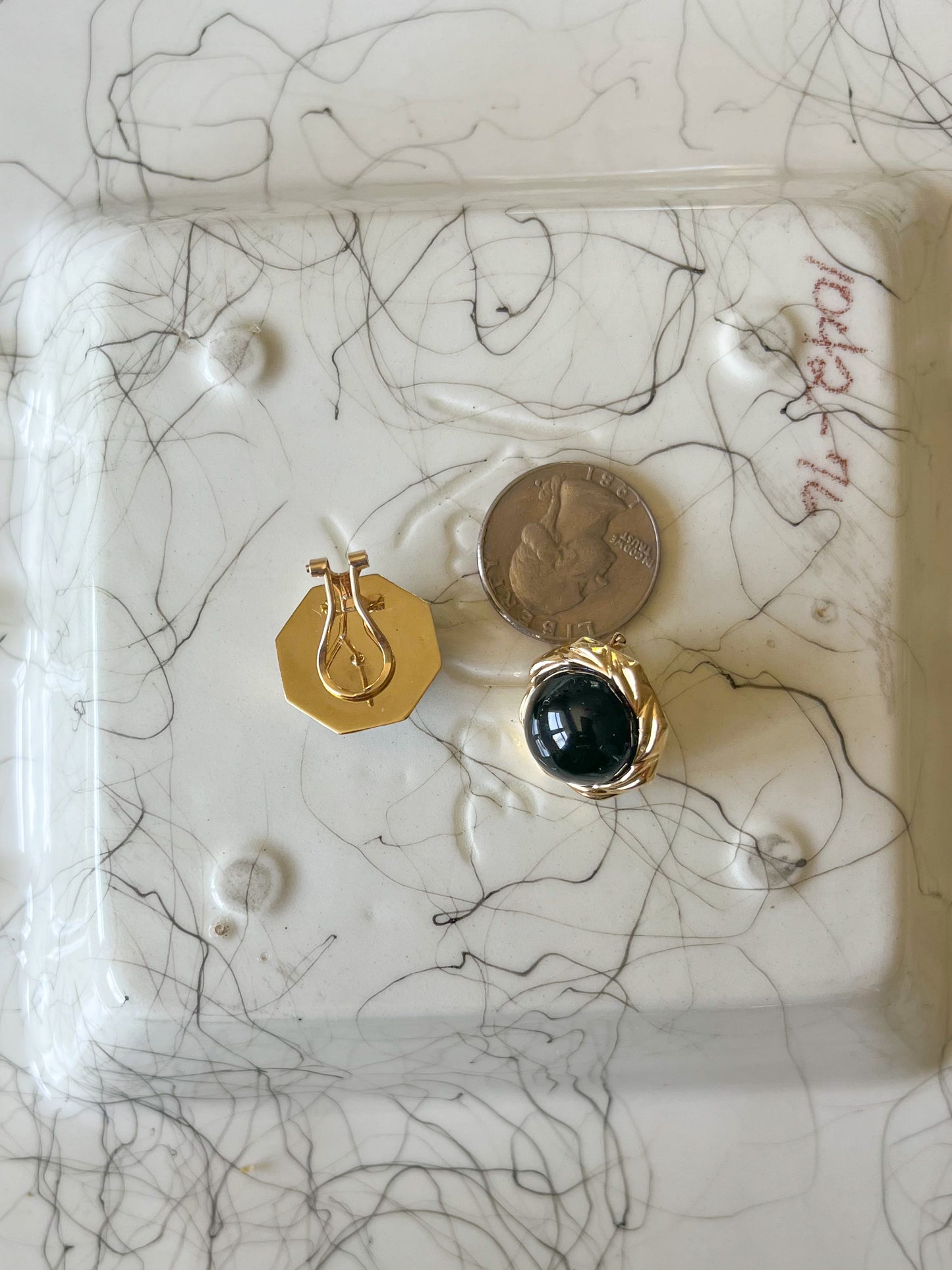 Vintage Round Onxy 14k Yellow Gold Stud Earrings