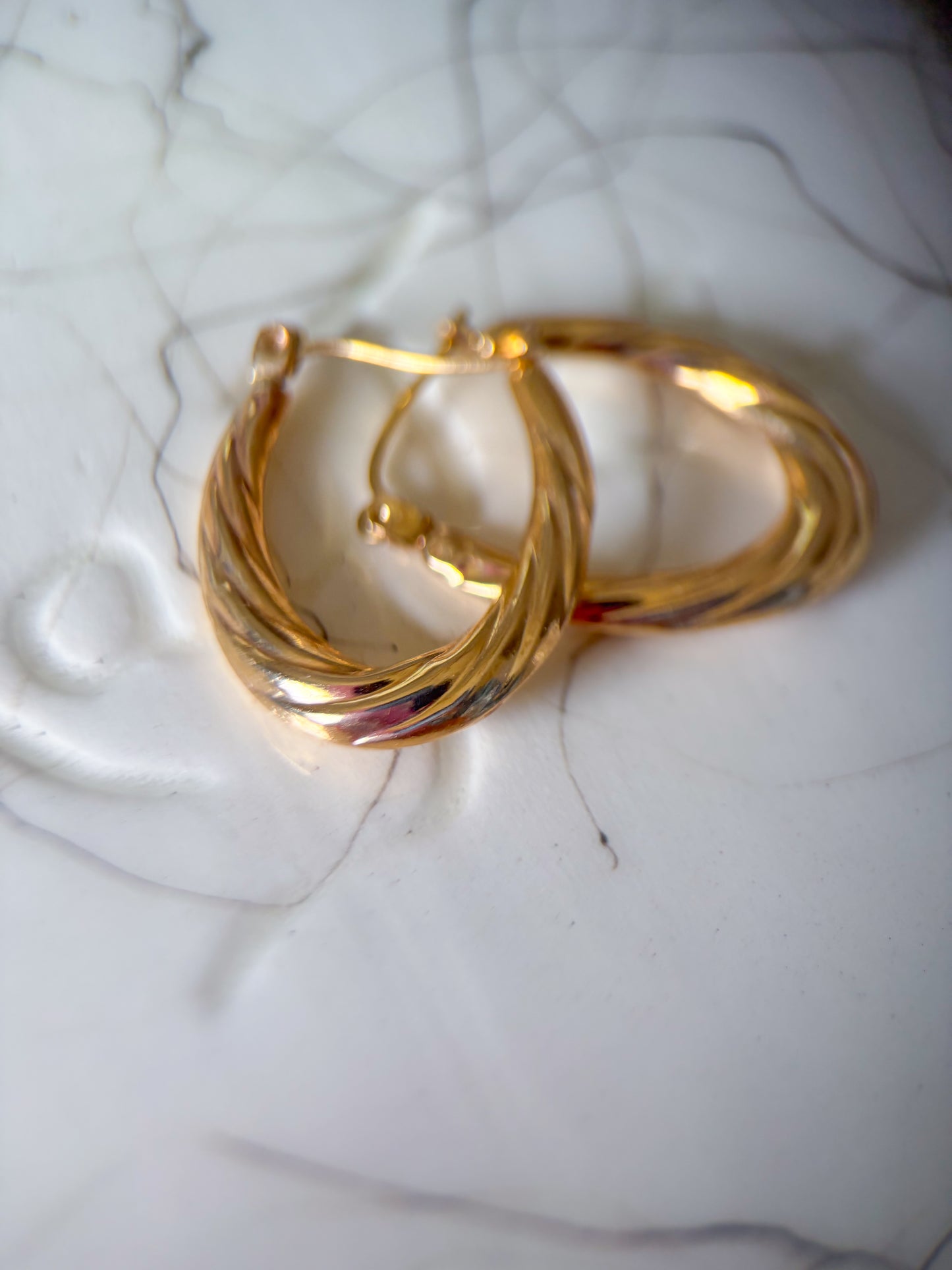 Vintage Twist 10k Yellow Gold Oval Hoop Earrings