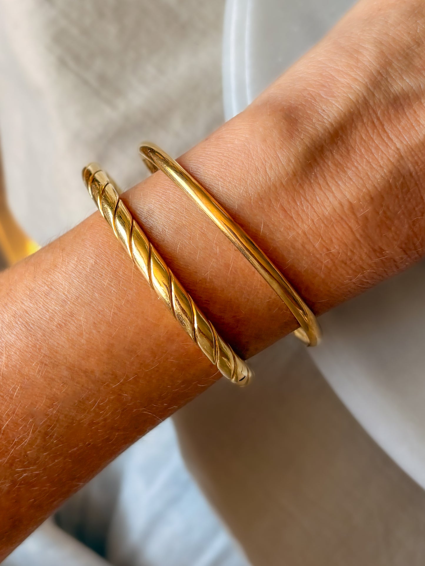 Vintage Thin 10k Yellow Gold Hinged Bangle