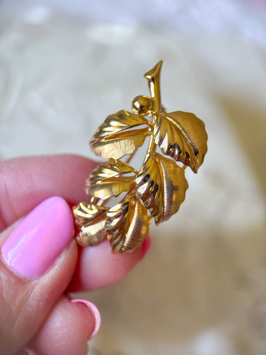 Vintage 14k Yellow Gold Leaf Brooch