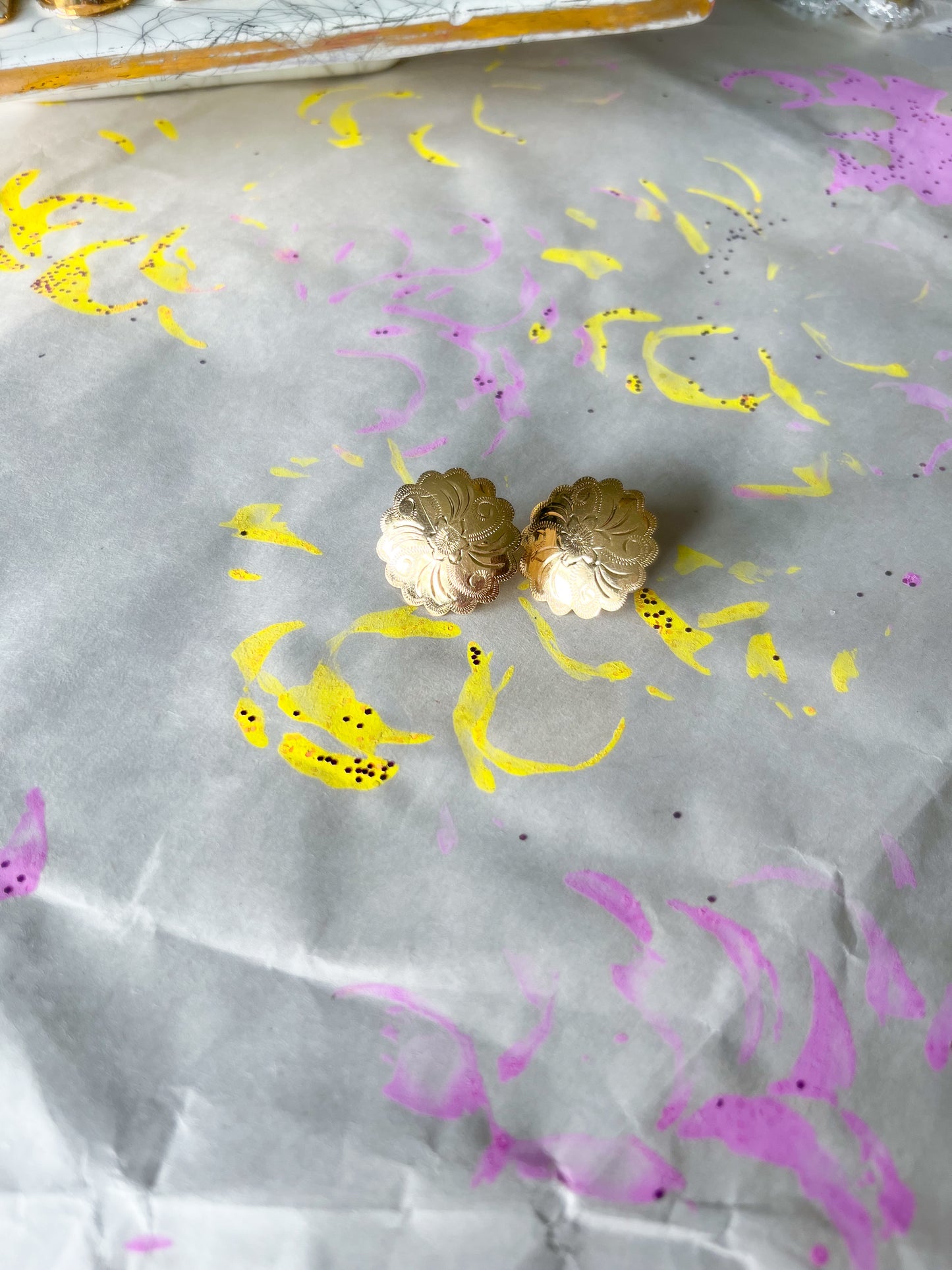 Vintage Scalloped Flat 14k Yellow Gold Stud Earrings