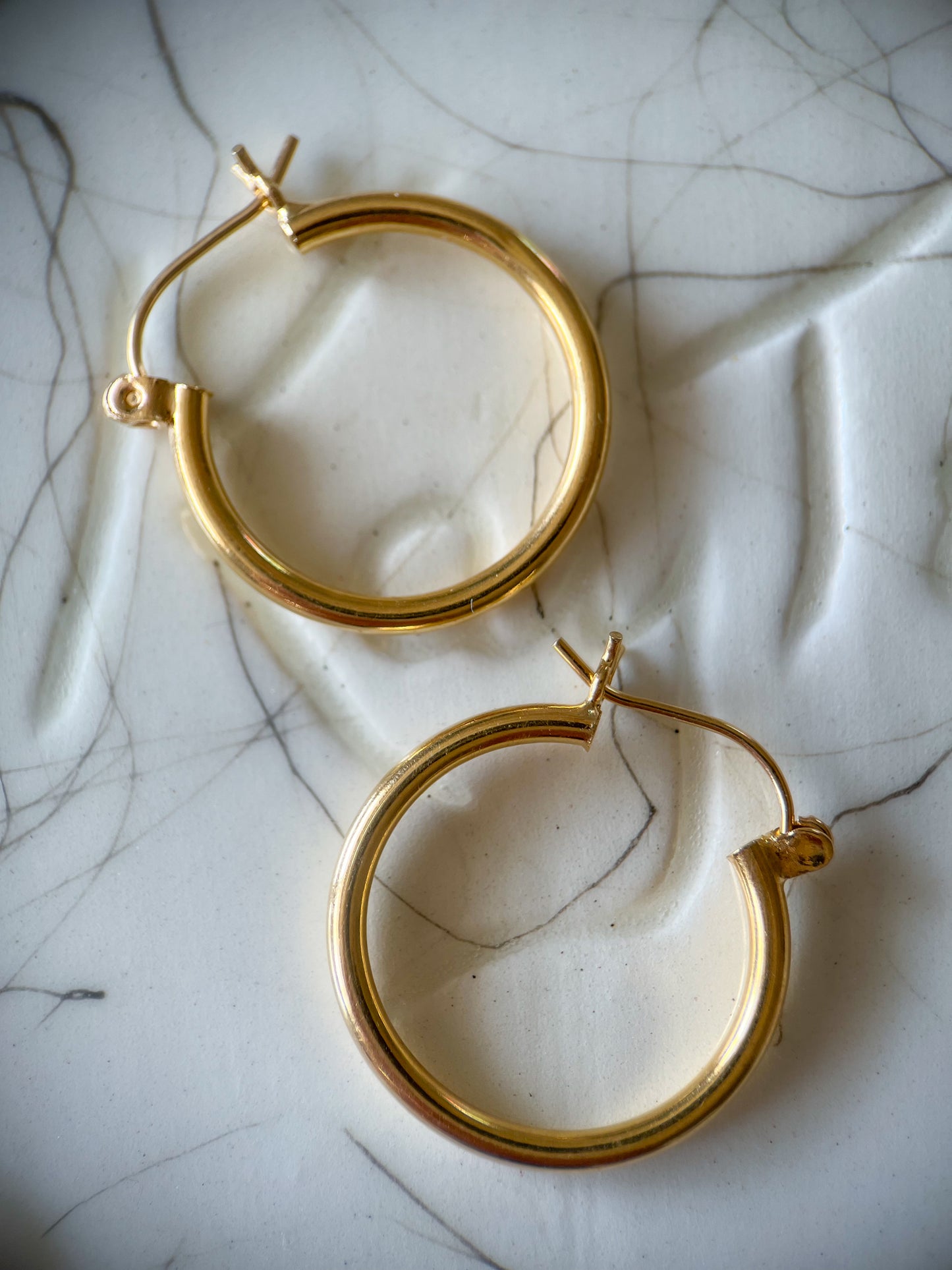 Vintage Medium Tube 14k Yellow Gold Hoop Earrings