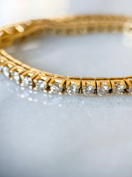 Vintage Natural Diamond Tennis Bracelet set in 14k Yellow Gold, 7 Inches