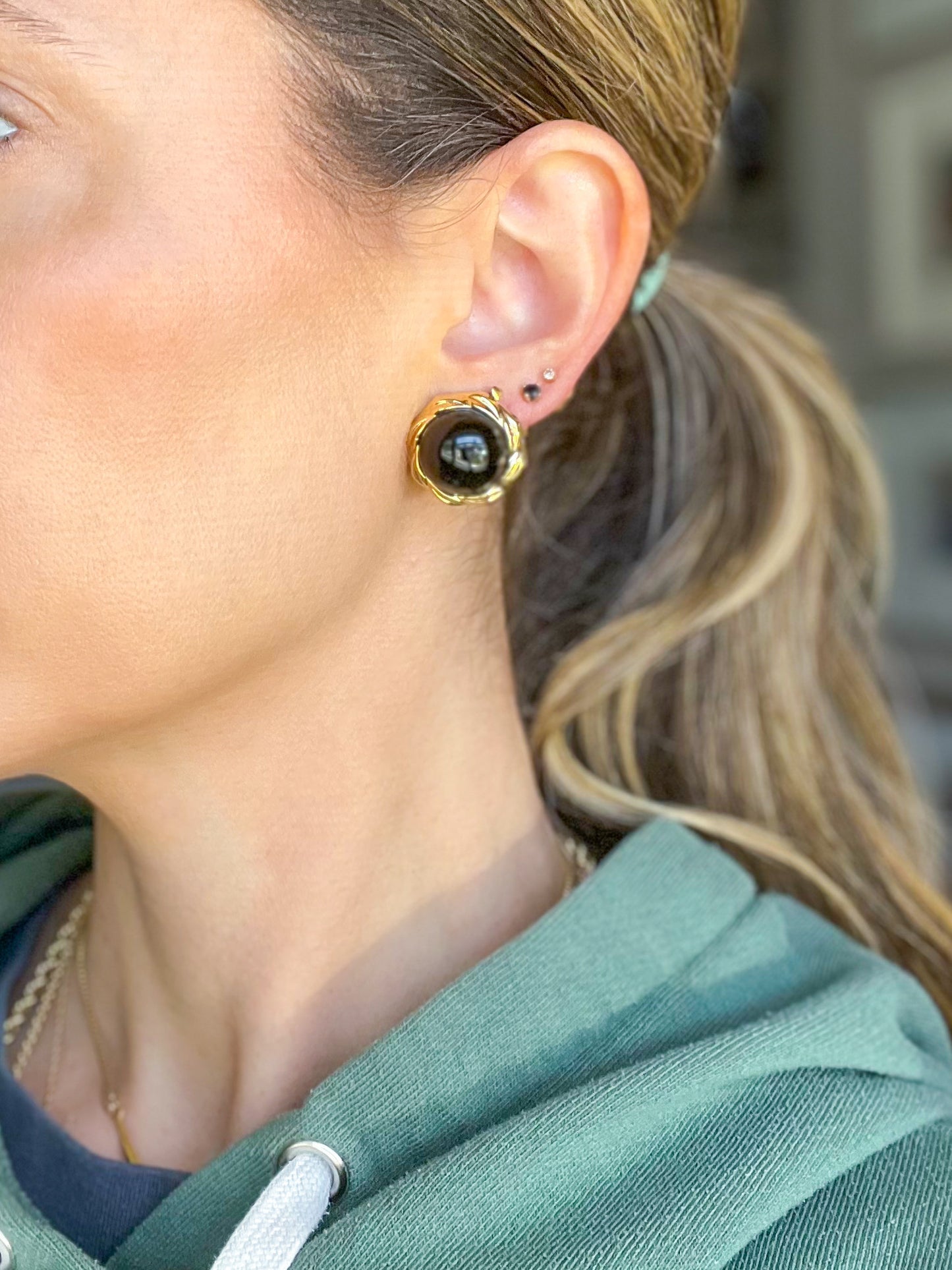 Vintage Round Onxy 14k Yellow Gold Stud Earrings