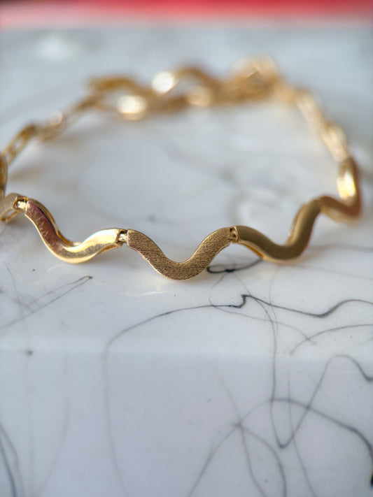 Vintage Wavy 14k Yellow Gold Shiny and Matte 7.5 Inch Bracelet