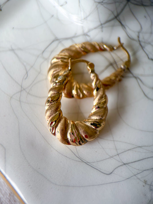 Vintage Scalloped 10k Yellow Gold Oval Hoop Earrings