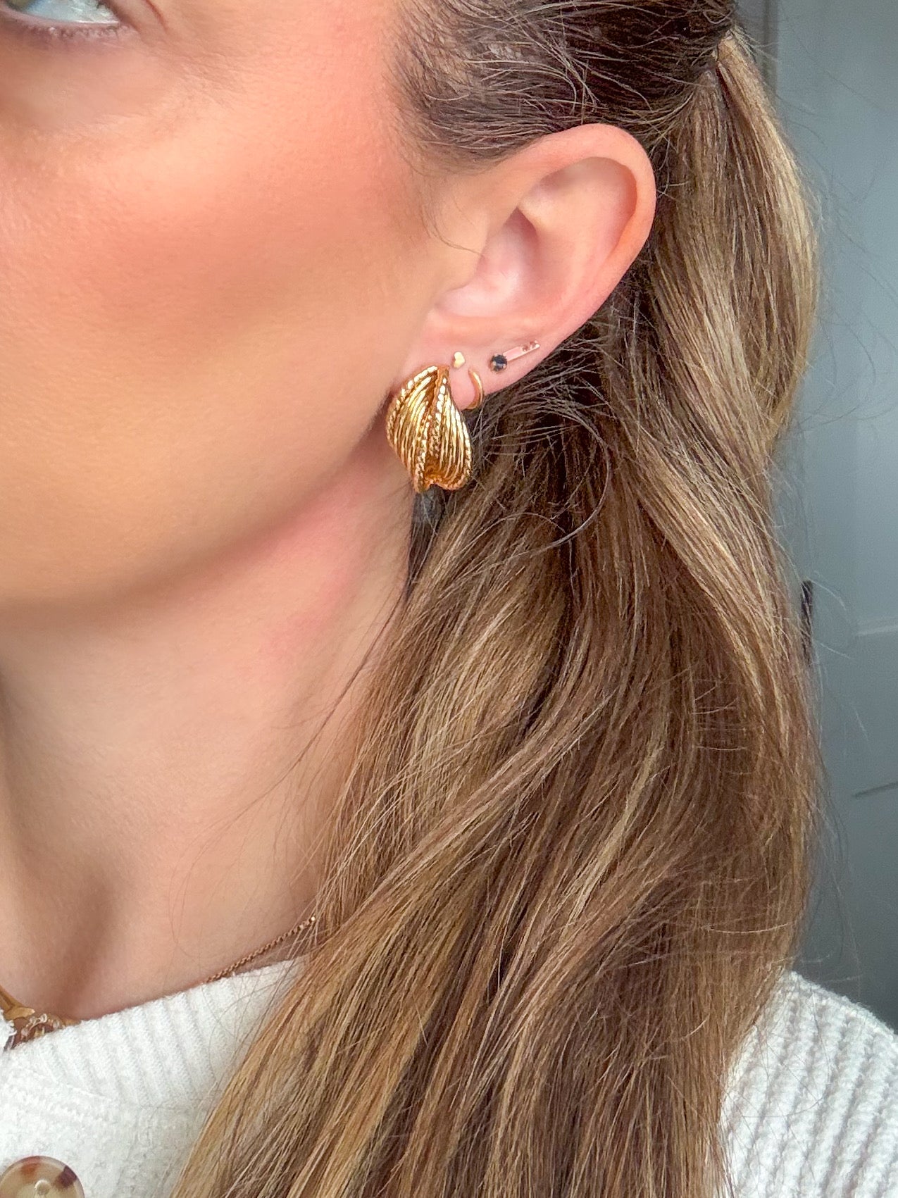 Vintage Large Shell 14k Yellow Gold Stud Earrings