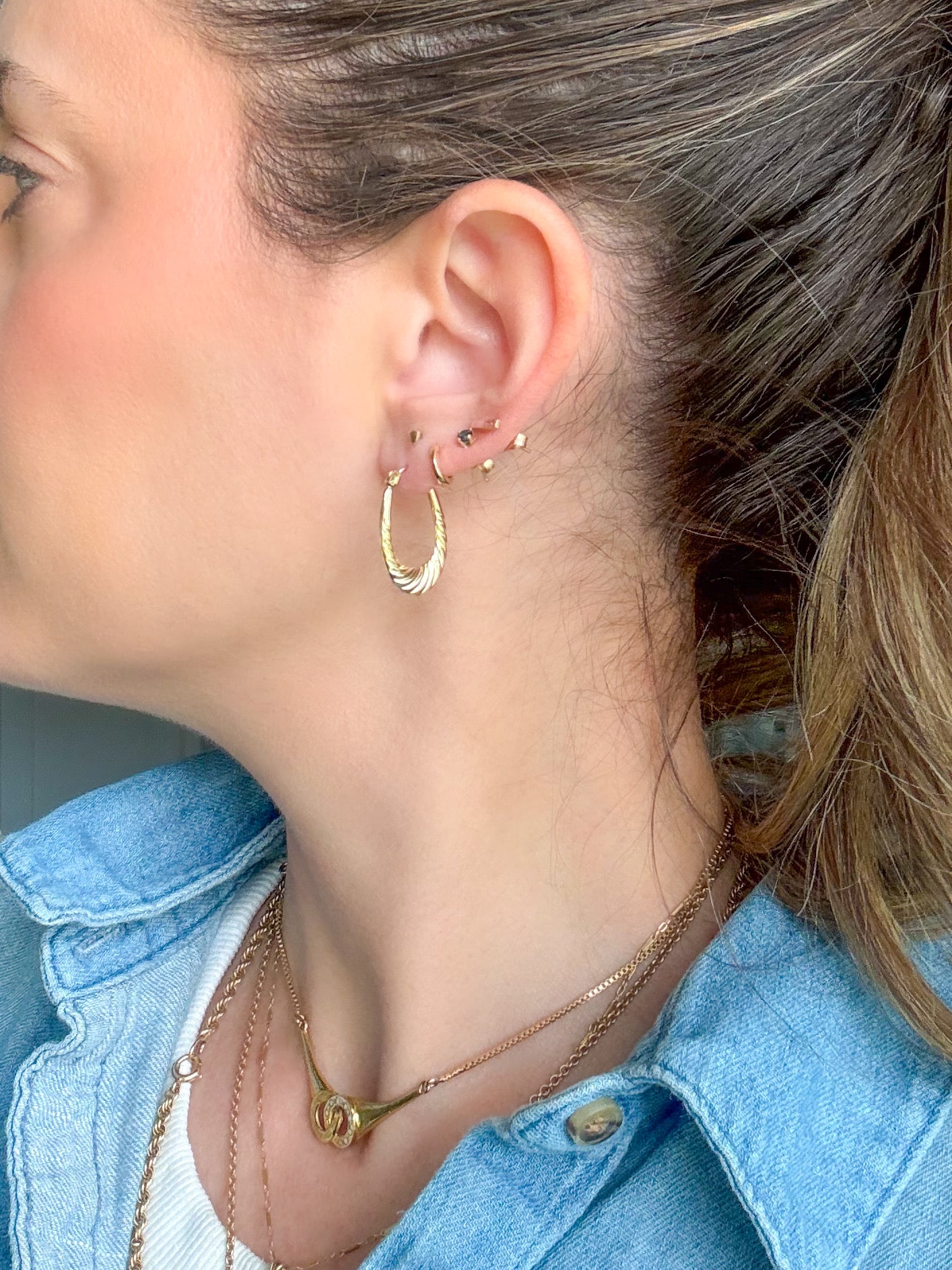 Vintage Twist 10k Yellow Gold Oval Hoop Earrings