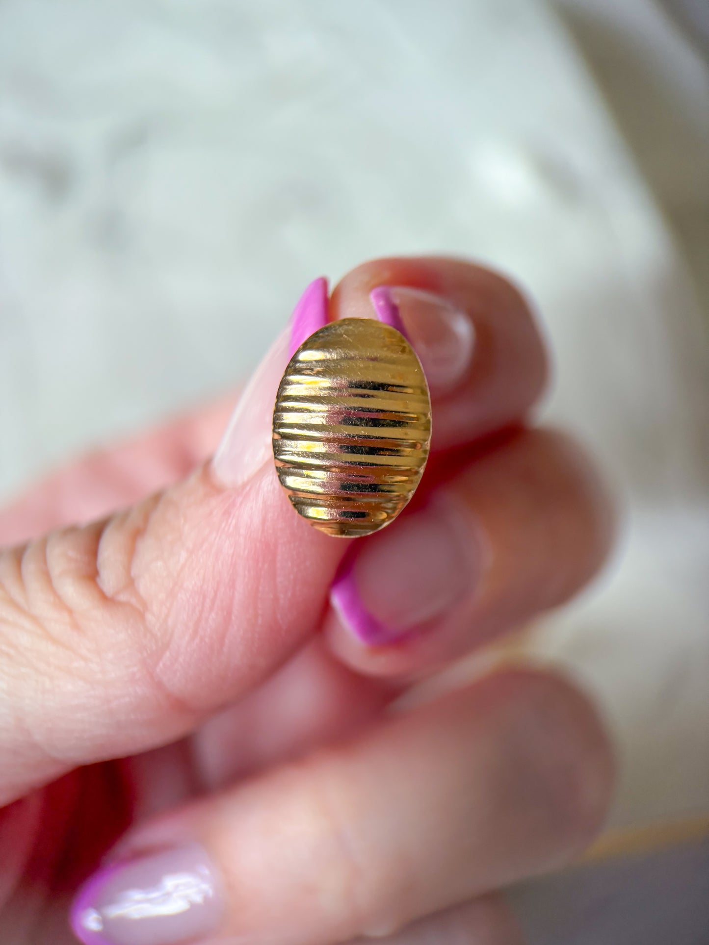 Vintage Oval Ribbed Stud 14k Yellow Gold Earrings