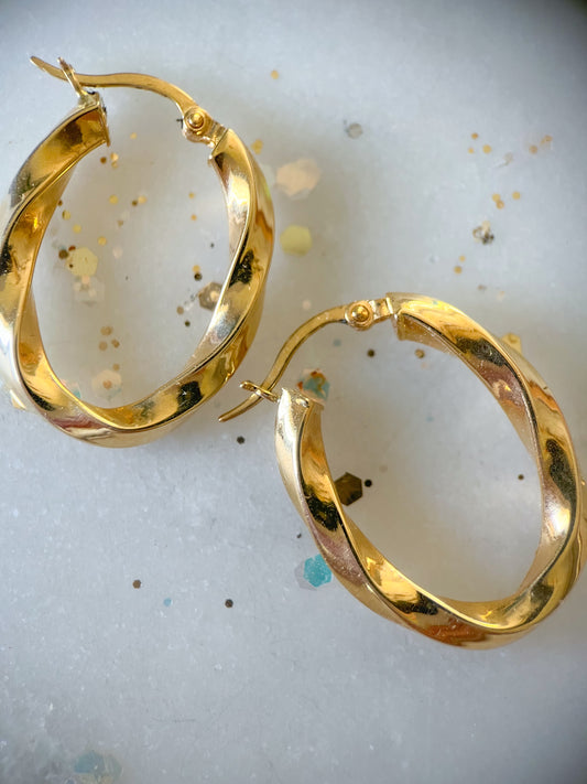 Vintage Oval Twisted 14k Yellow Gold Hoop Earrings