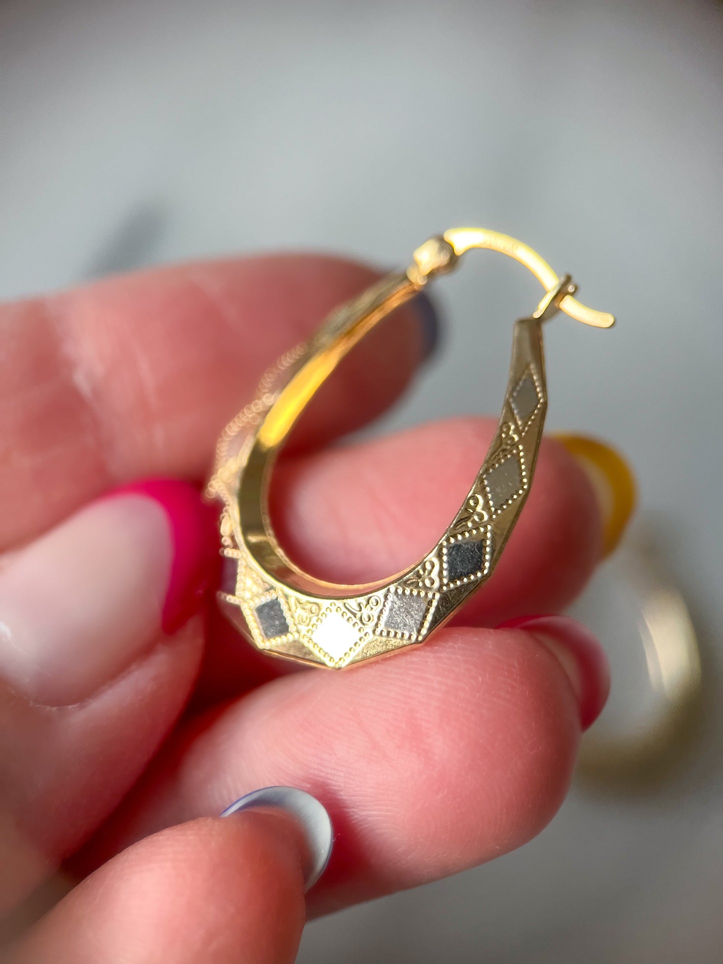 Vintage Oval Geometric 10k Yellow Gold Hoop Earrings