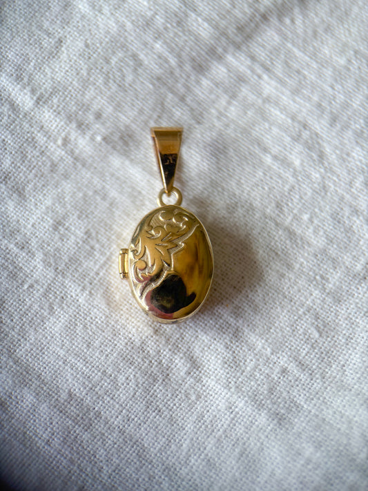 Vintage Oval Locket 10k Yellow Gold Charm