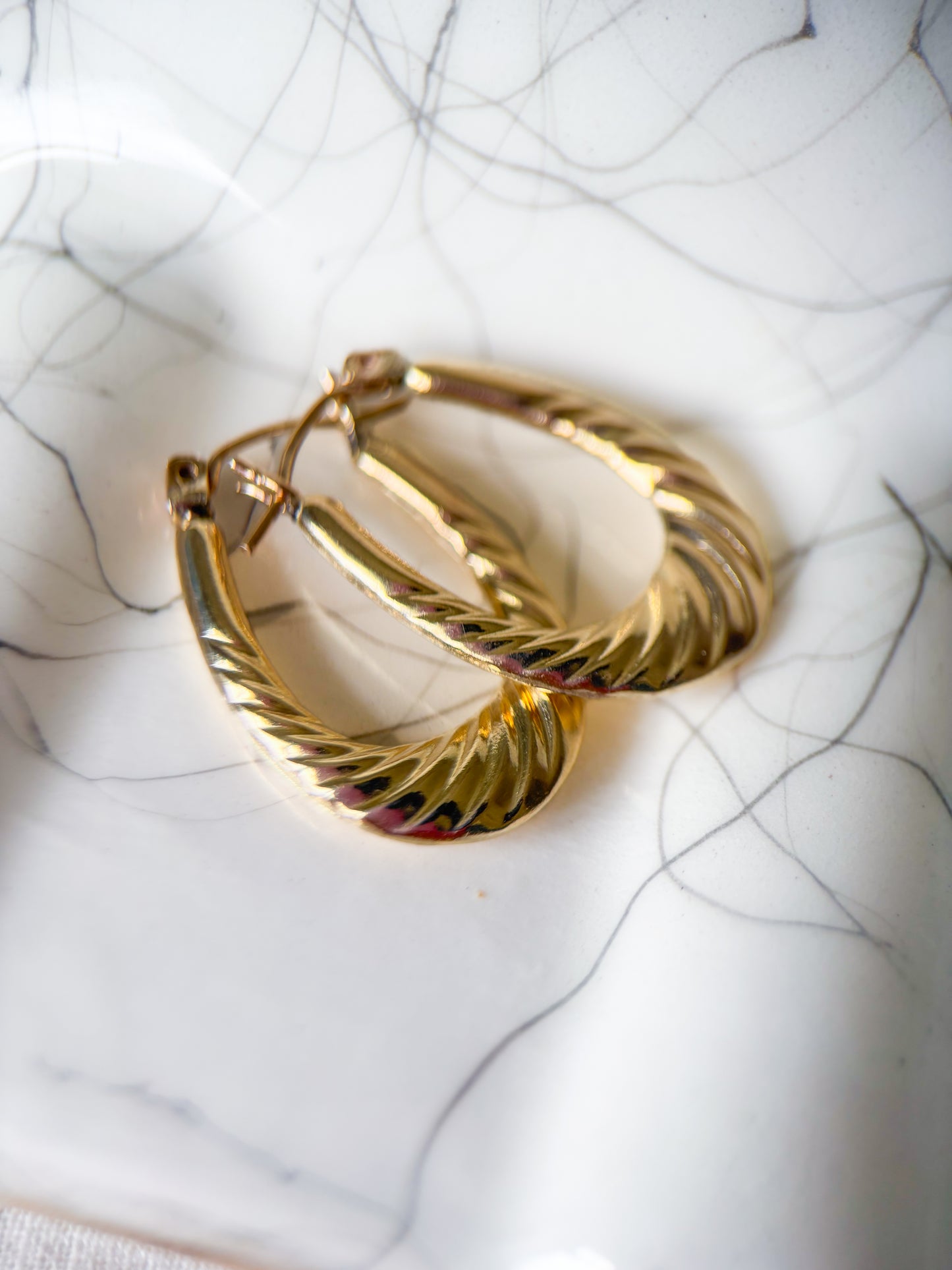 Vintage Twist 10k Yellow Gold Oval Hoop Earrings