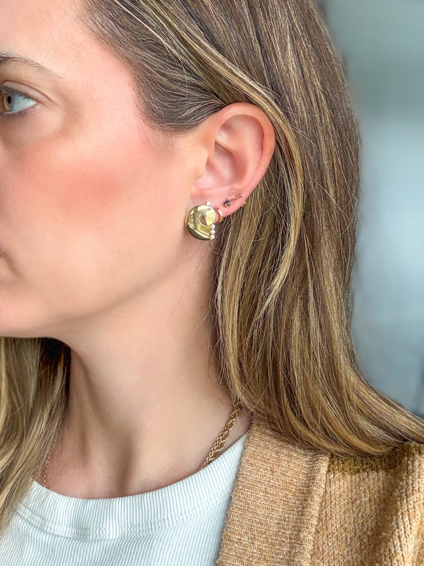 Vintage Pearl Wave Stud Earrings