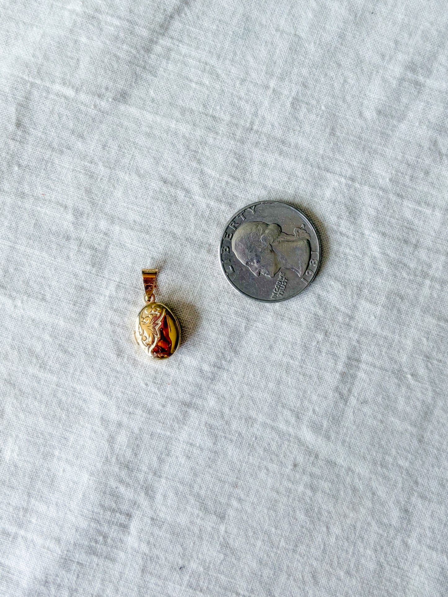 Vintage Oval Locket 10k Yellow Gold Charm