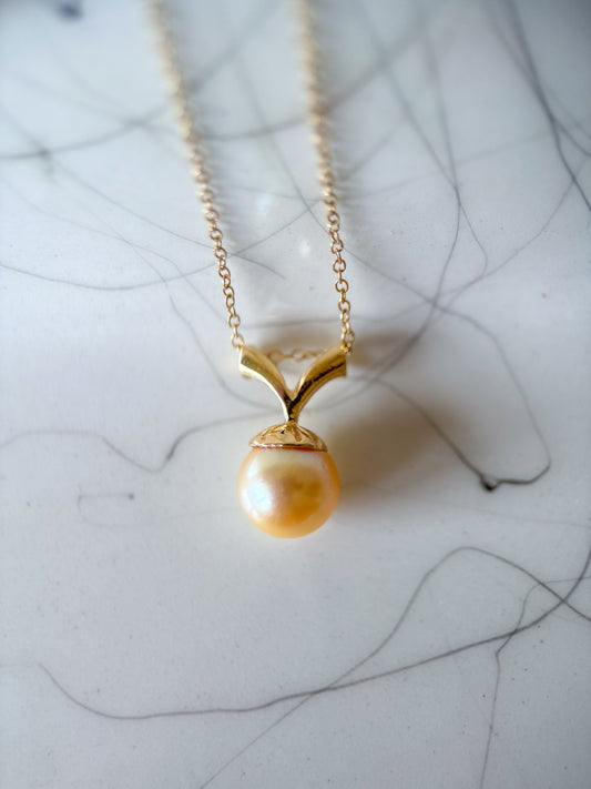 Vintage Pearl 14k Yellow Gold Charm with 15 Inch Chain