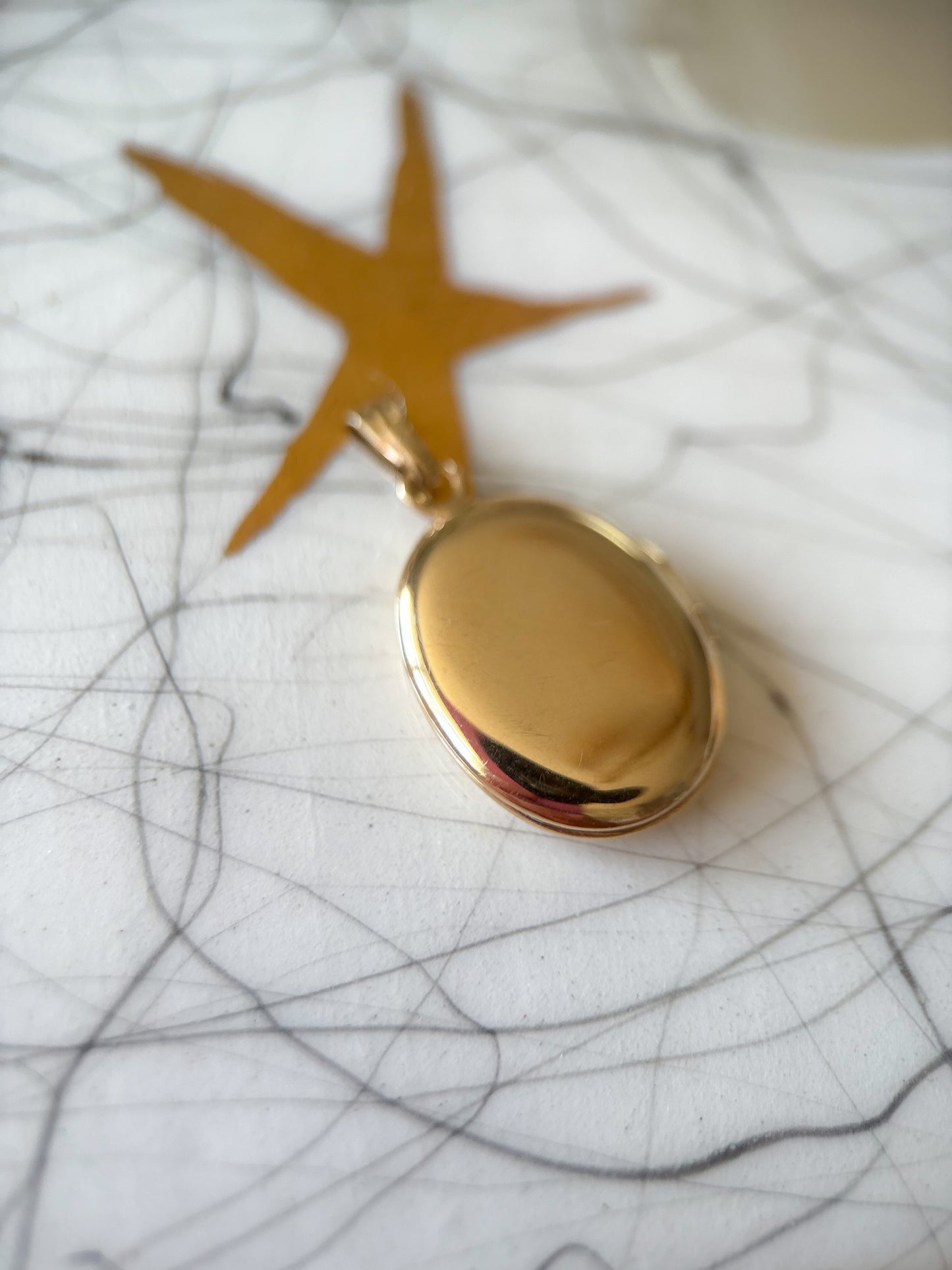 Vintage Oval Locket 14k Yellow Gold Charm