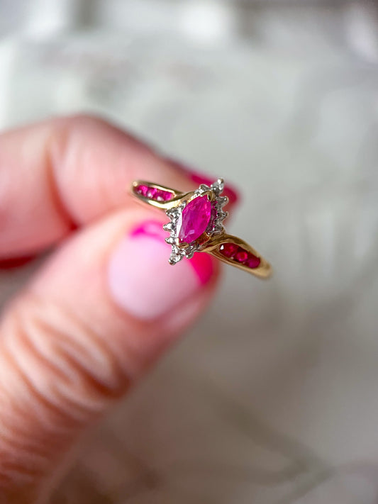 Vintage Natural Ruby and Diamond 14k Yellow Gold Ring