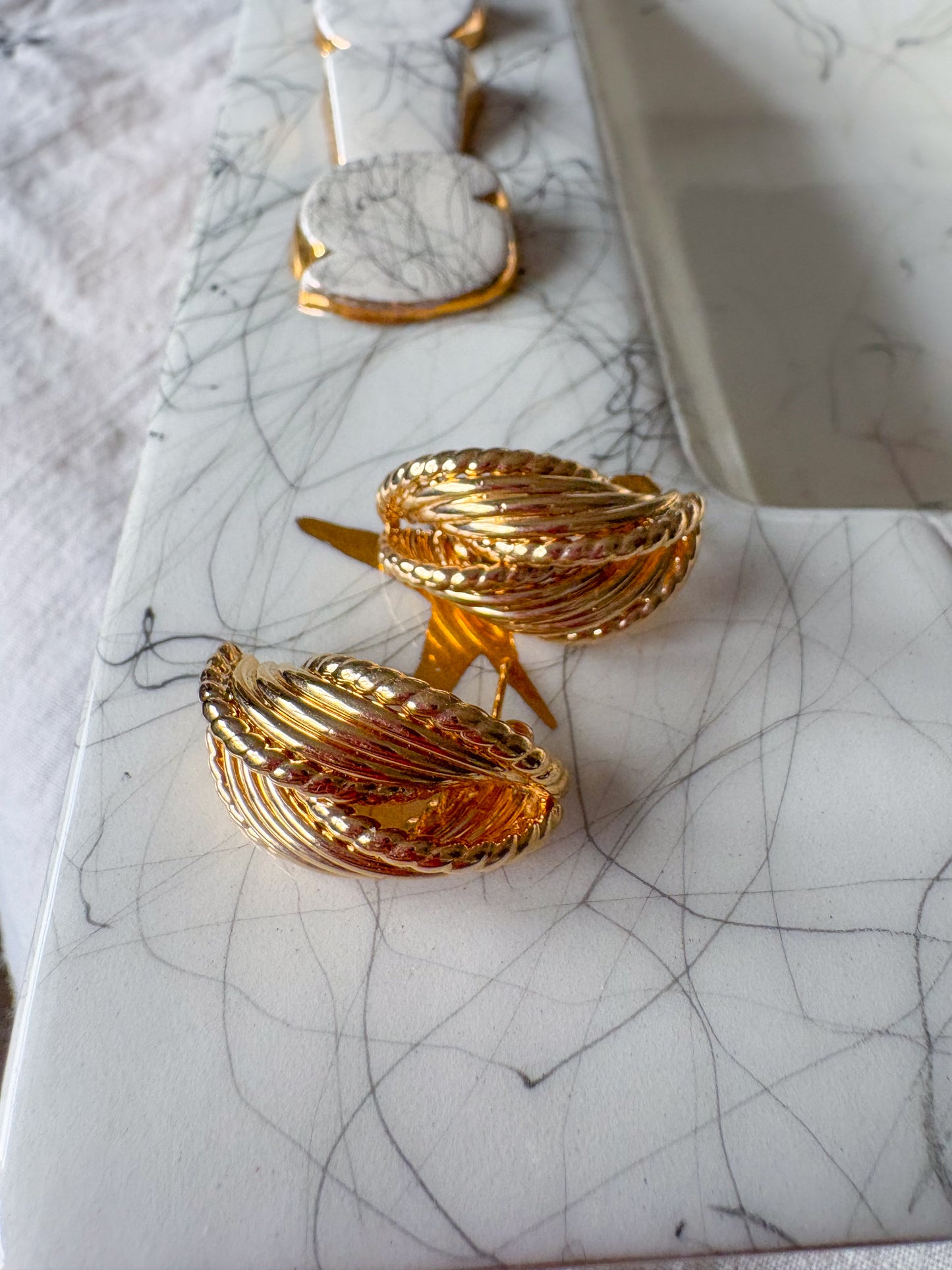 Vintage Large Shell 14k Yellow Gold Stud Earrings