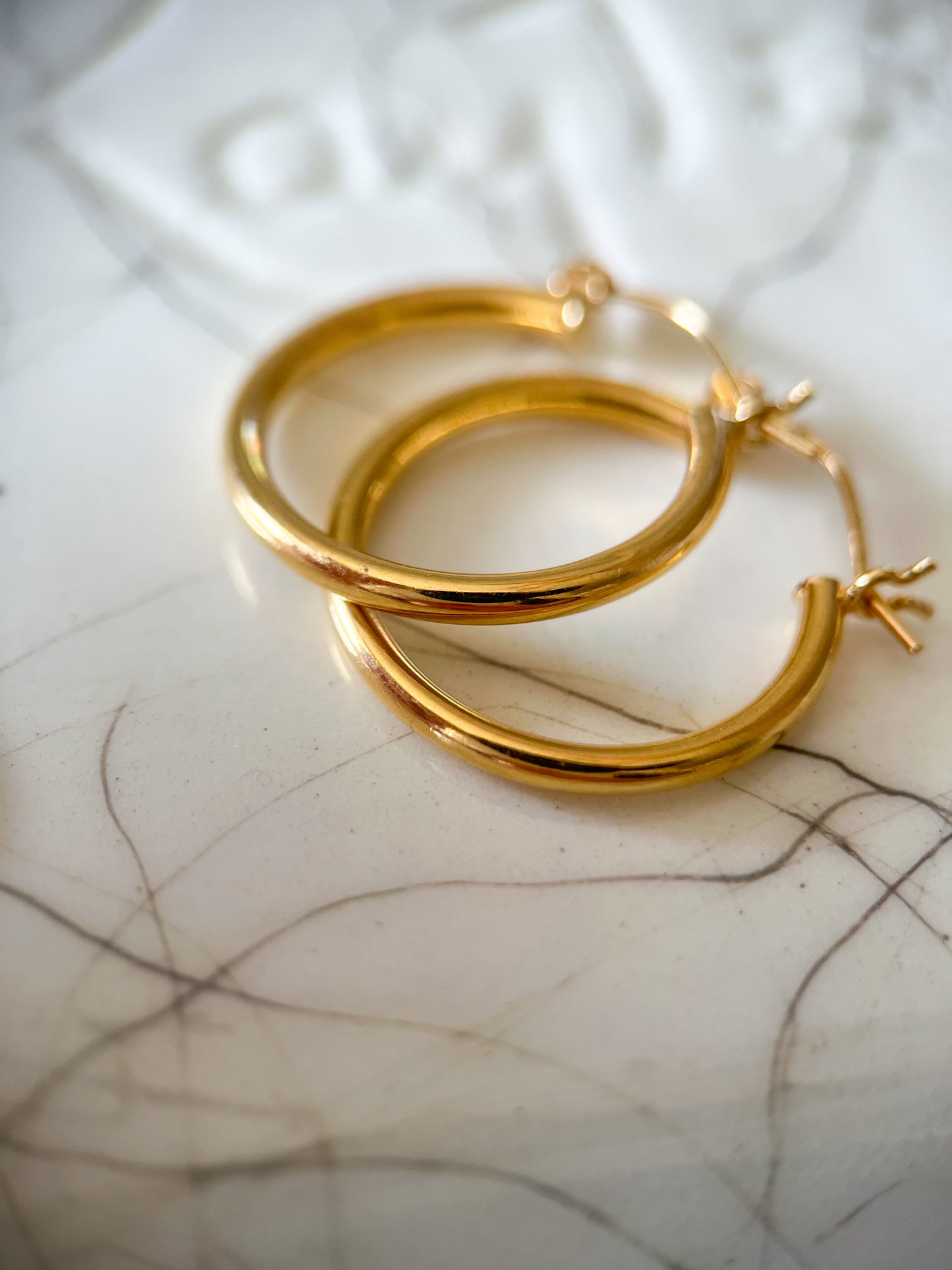 Vintage Medium Tube 14k Yellow Gold Hoop Earrings