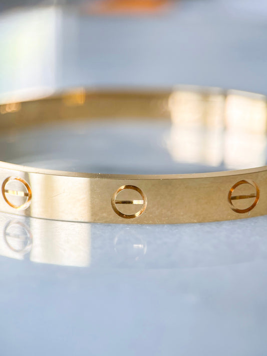 Size 17 18k Yellow Gold Solid Screw Bangle
