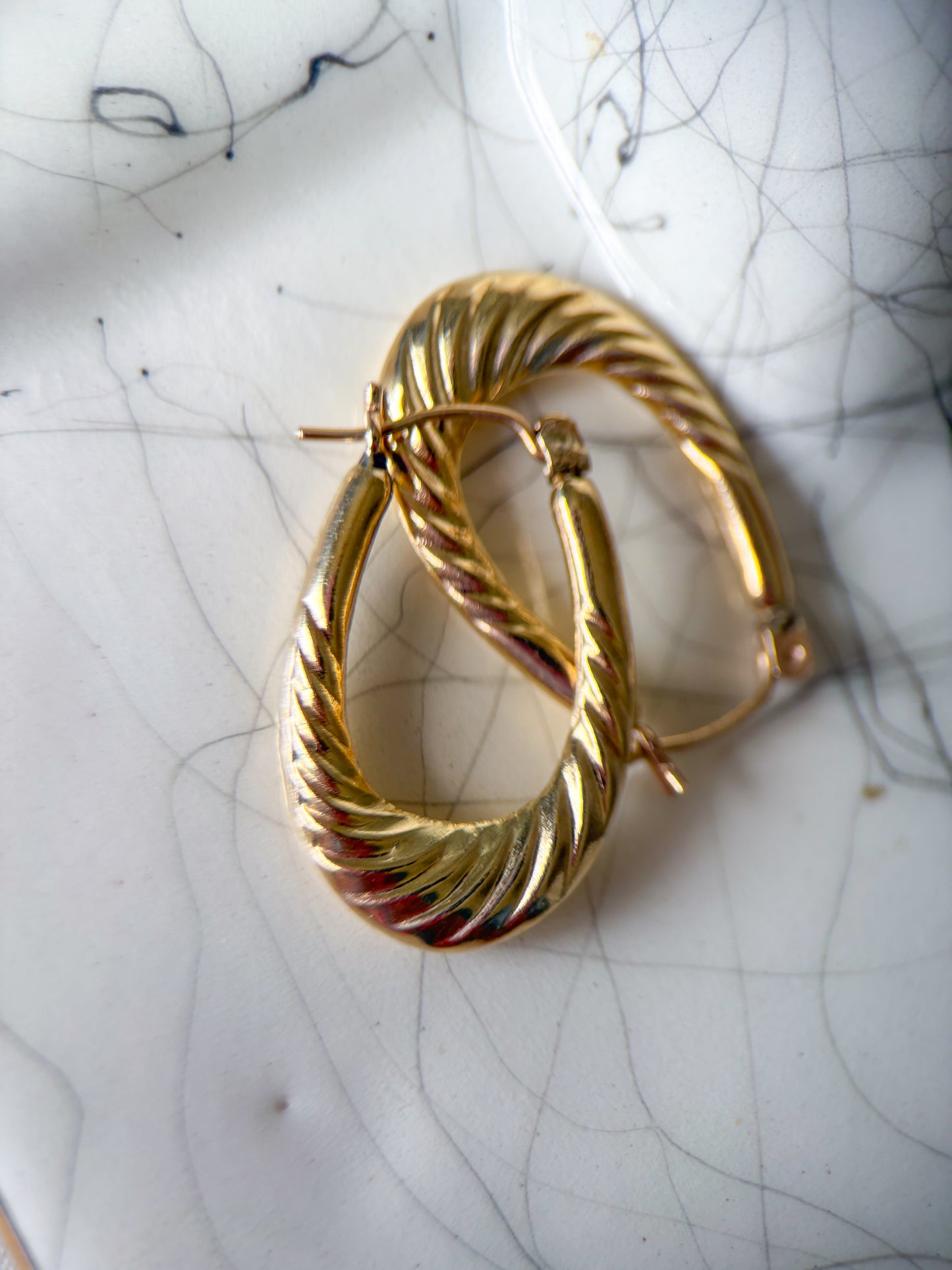 Vintage Twist 10k Yellow Gold Oval Hoop Earrings