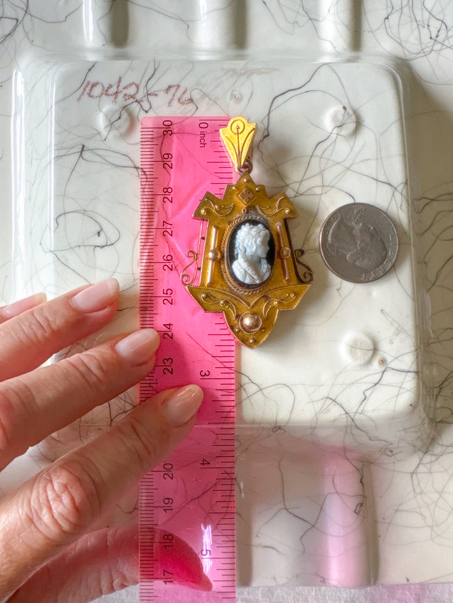 Antique 10k Yellow Gold Cameo Brooch