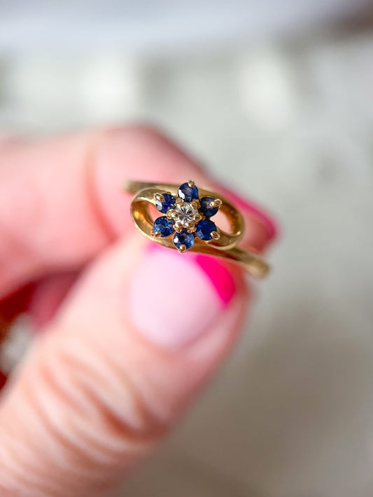 Vintage Natural Sapphire and Natural Diamond Flower 14k Yellow Gold Ring