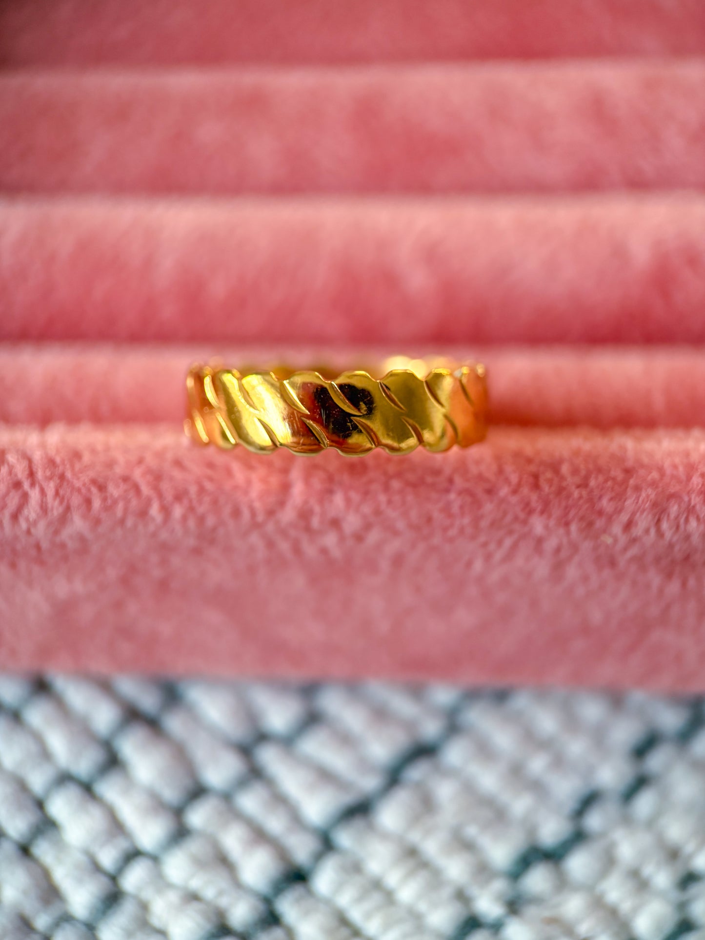 Vintage Wavy 14k Yellow Gold Band Ring, Size 9 3/4