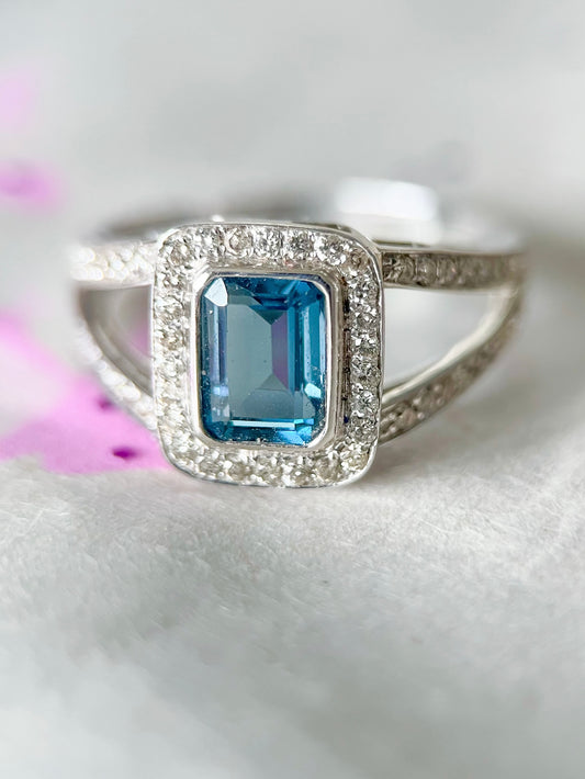 Vintage Emerald Topaz 14k White Gold Double Shank Ring
