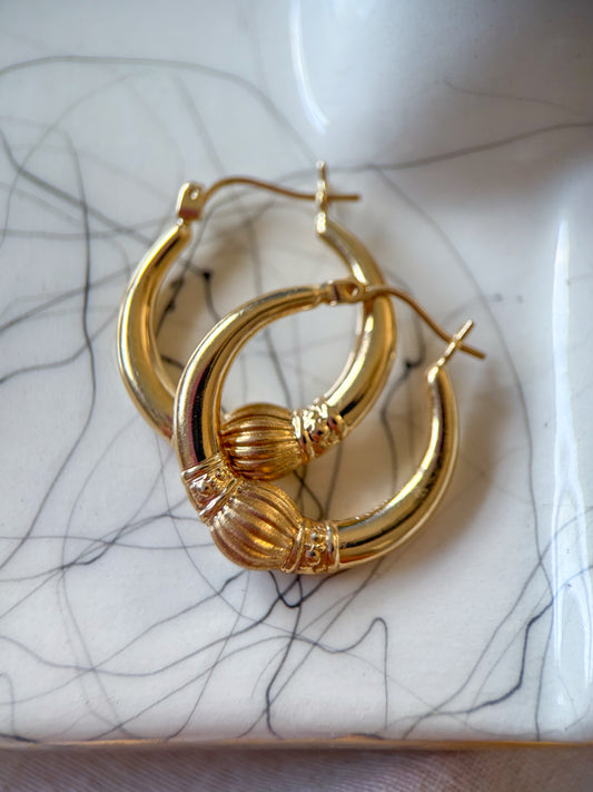 Vintage Decorative 10k Yellow Gold Hoop Earrings
