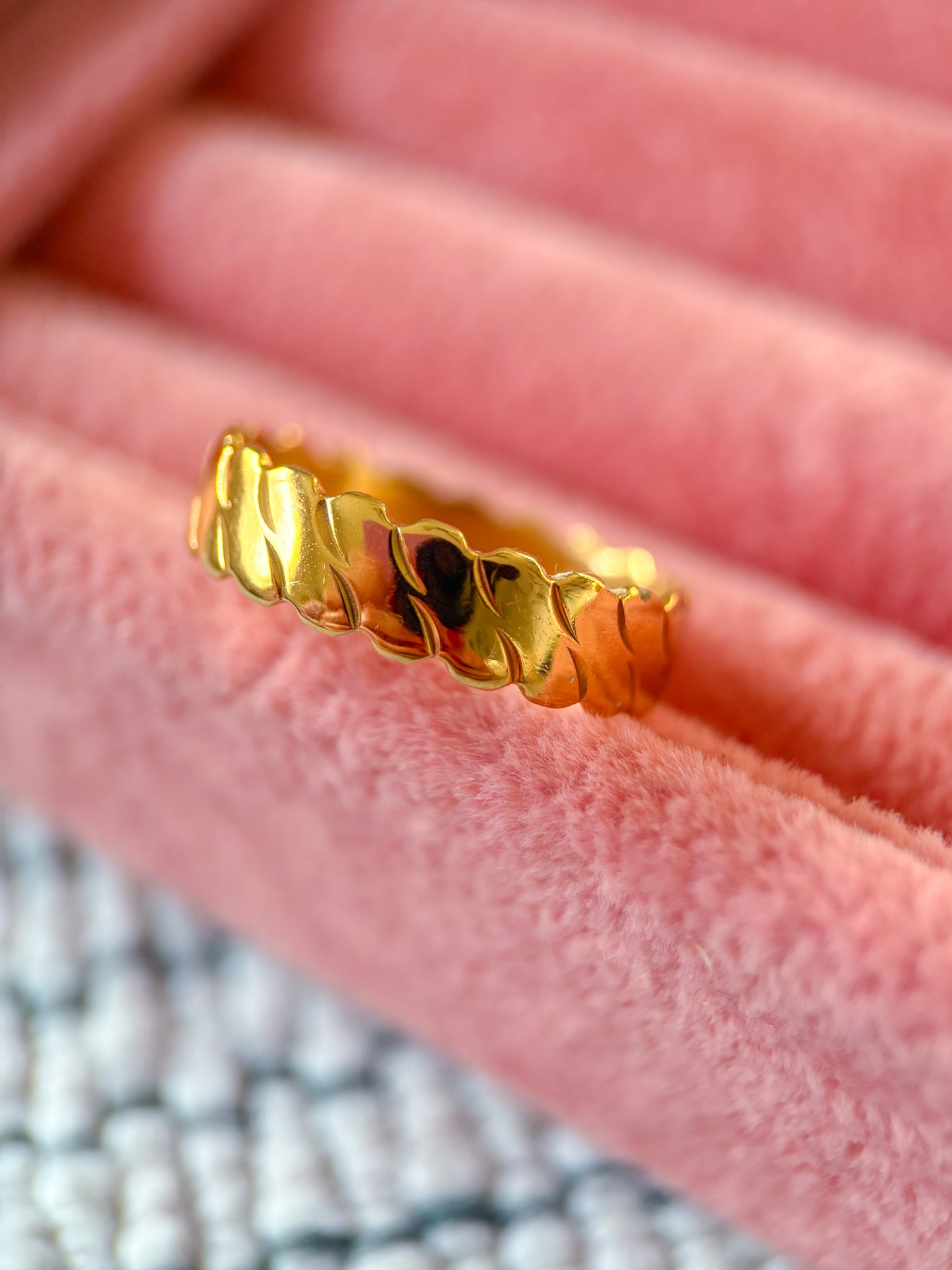 Vintage Wavy 14k Yellow Gold Band Ring, Size 9 3/4