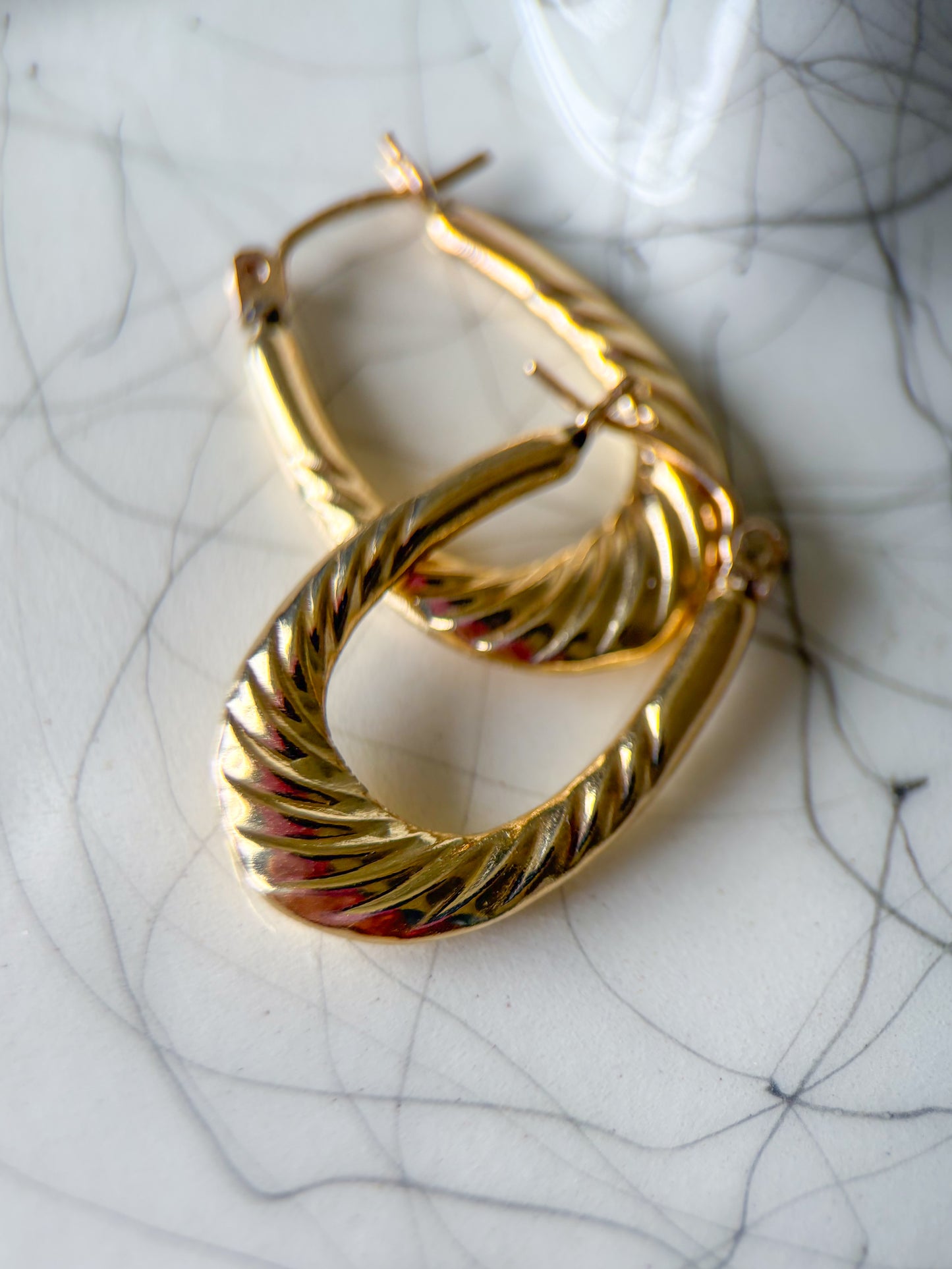 Vintage Twist 10k Yellow Gold Oval Hoop Earrings