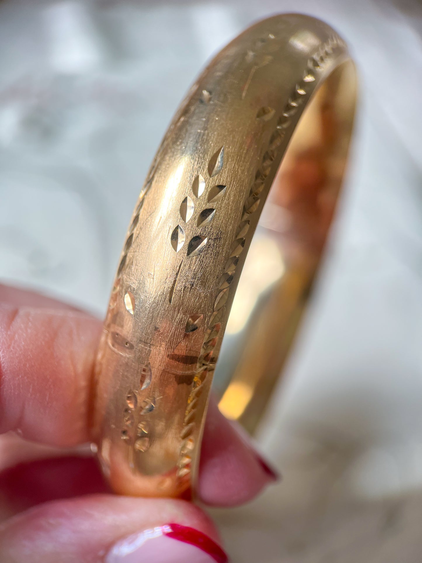 Vintage Super Chunky 14k Yellow Gold Hinged Bangle