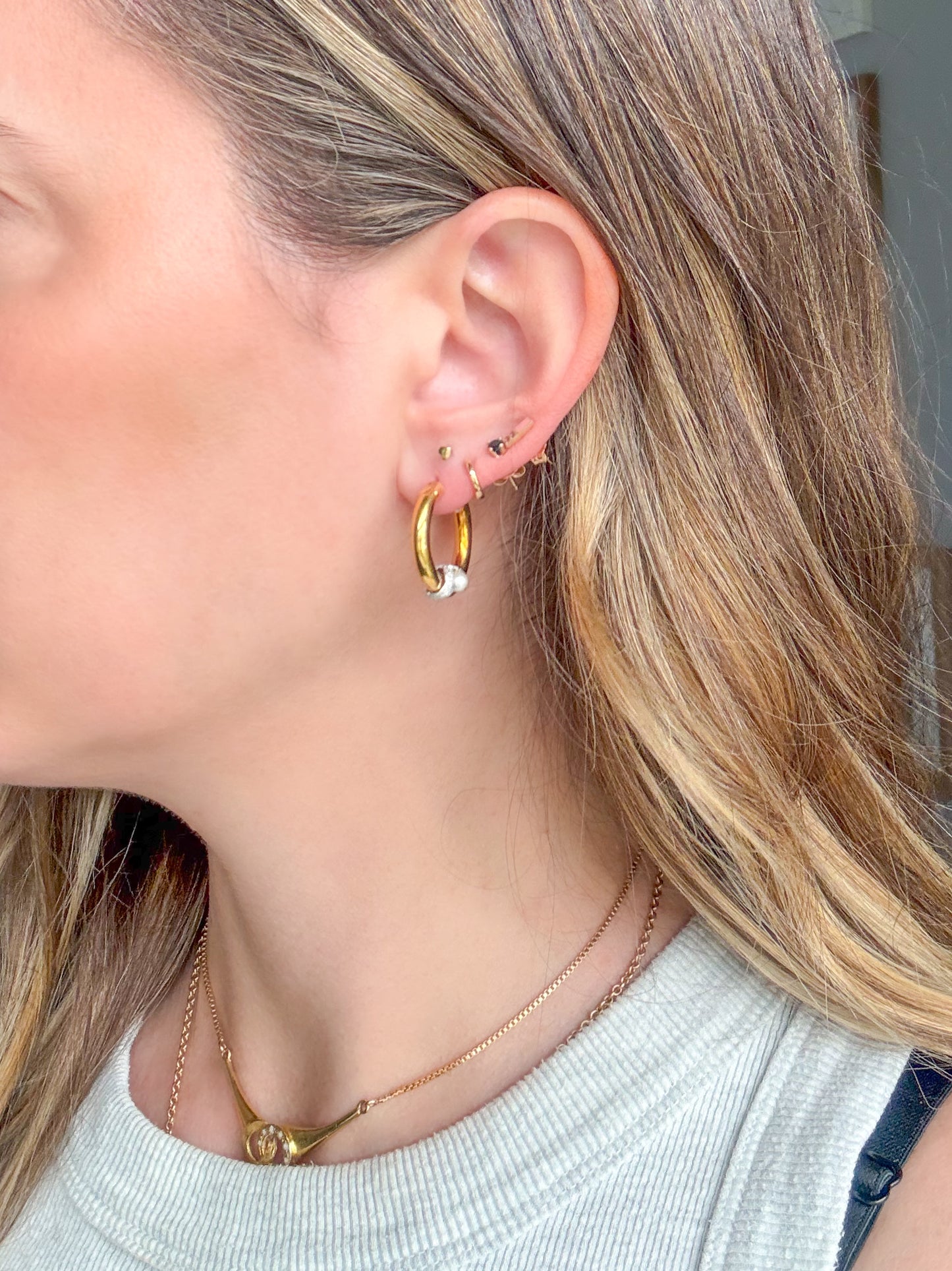 Vintage 18k Yellow Gold Thick Tube Hoops Pearls