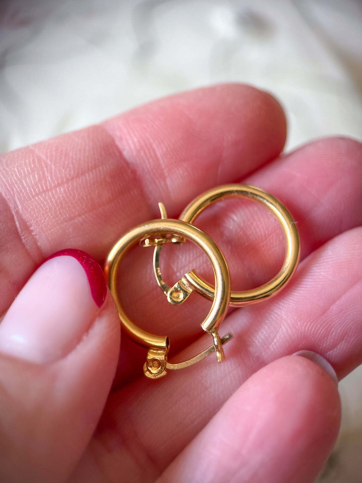 Vintage Small Tube 14k Yellow Gold Hoop Earrings