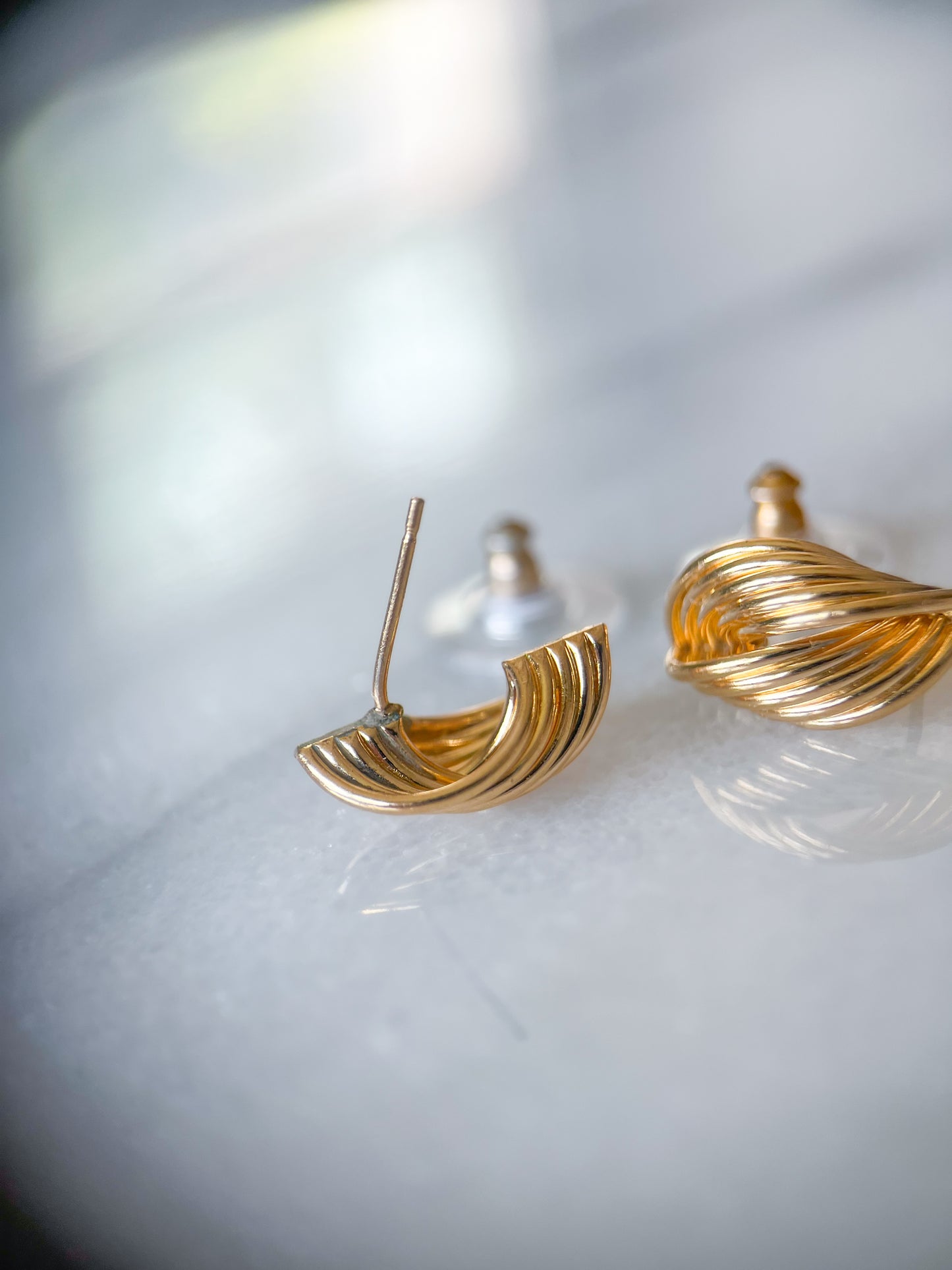 Vintage Shell 14k Yellow Gold Stud Earrings