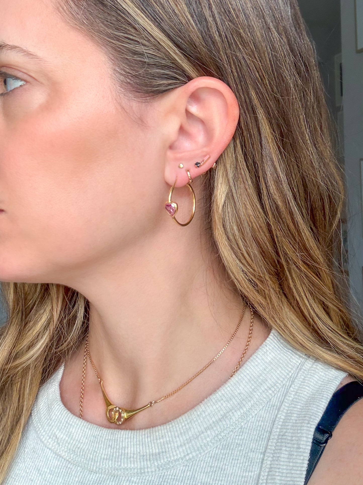 Vintage 18k Yellow Gold Thin Tube Hoops with Pink Heart Stones