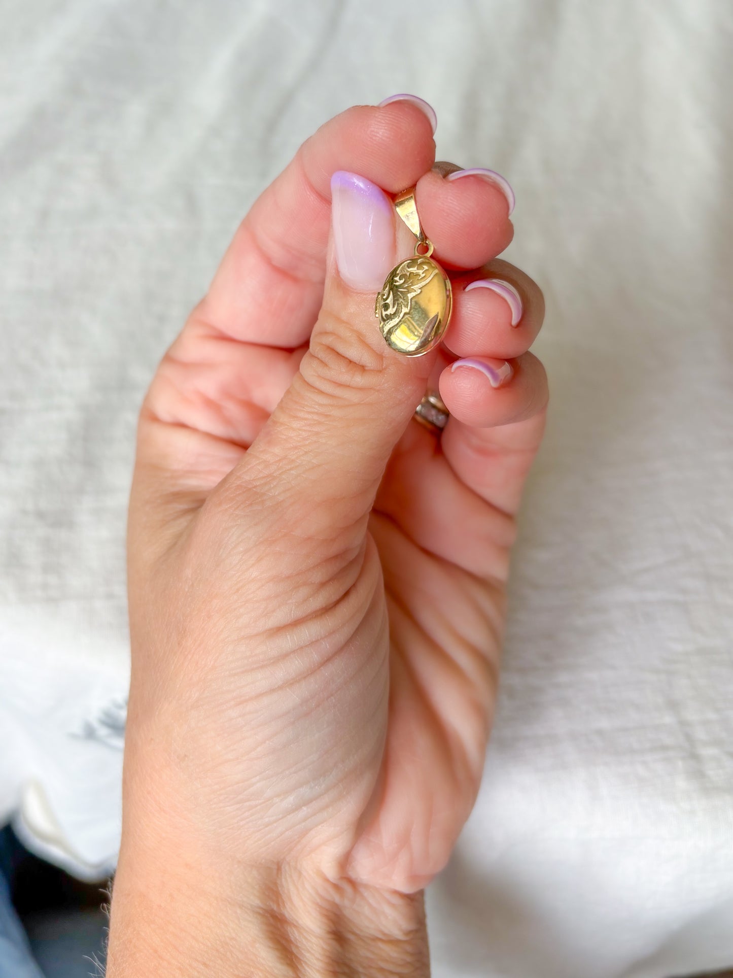 Vintage Oval Locket 10k Yellow Gold Charm