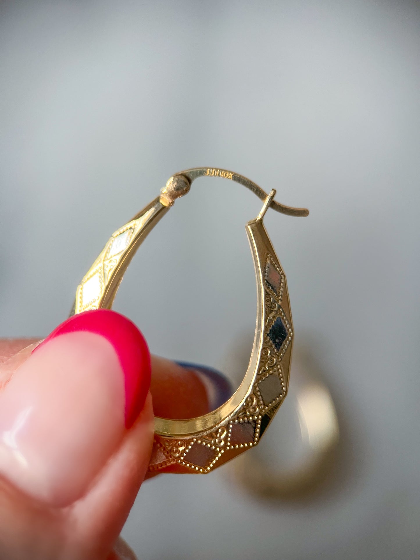 Vintage Oval Geometric 10k Yellow Gold Hoop Earrings
