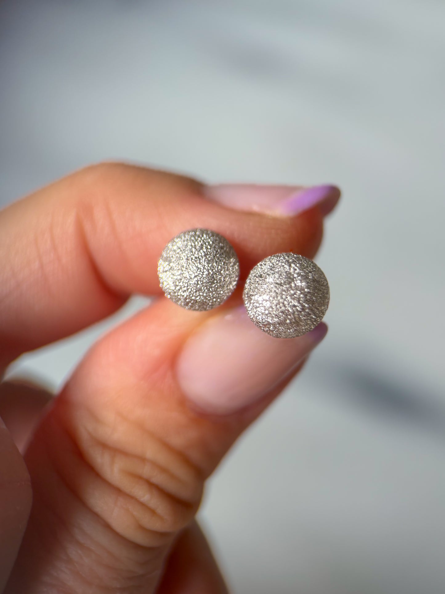 Vintage 18k White Gold Dome Diamond Cut Stud Earrings