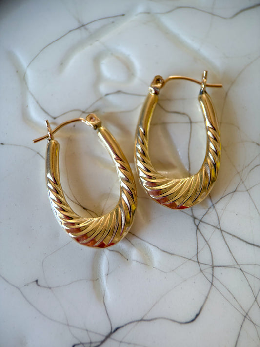 Vintage Twist 10k Yellow Gold Oval Hoop Earrings