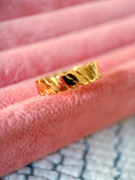 Vintage Wavy 14k Yellow Gold Band Ring, Size 9 3/4