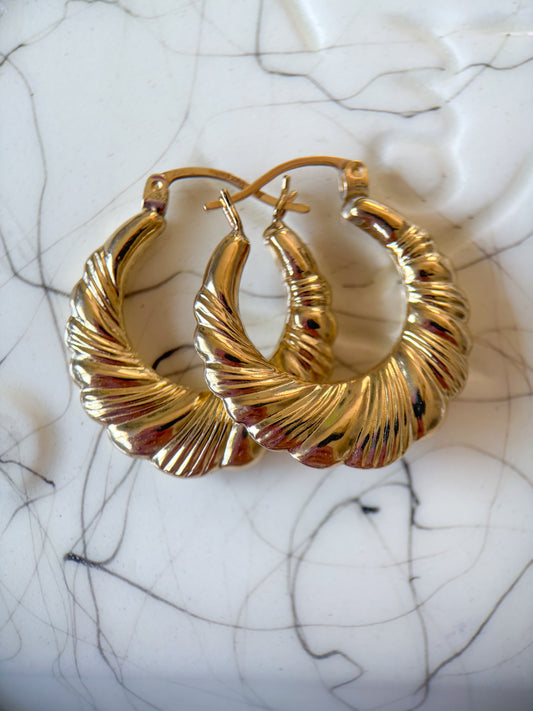 Vintage Scalloped 10k Yellow Gold Hoop Earrings