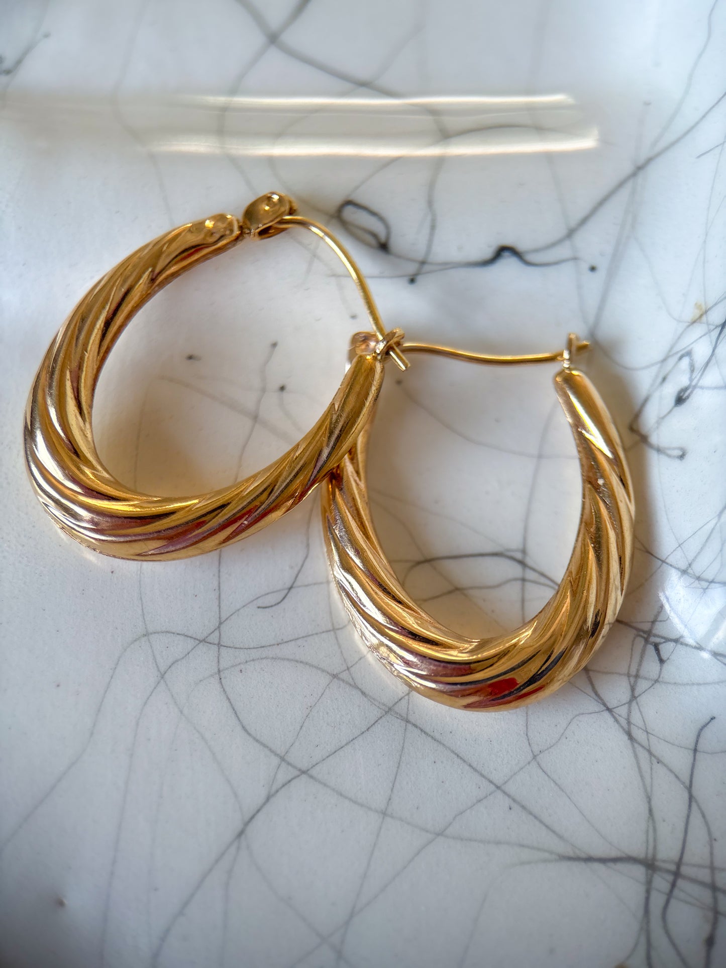 Vintage Twist 10k Yellow Gold Oval Hoop Earrings