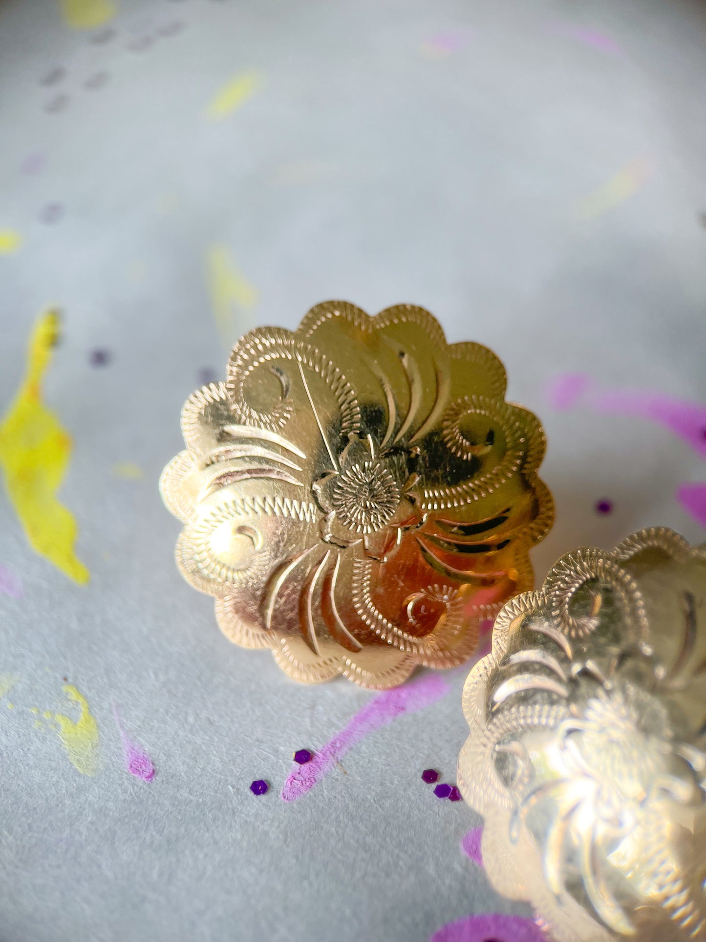 Vintage Scalloped Flat 14k Yellow Gold Stud Earrings