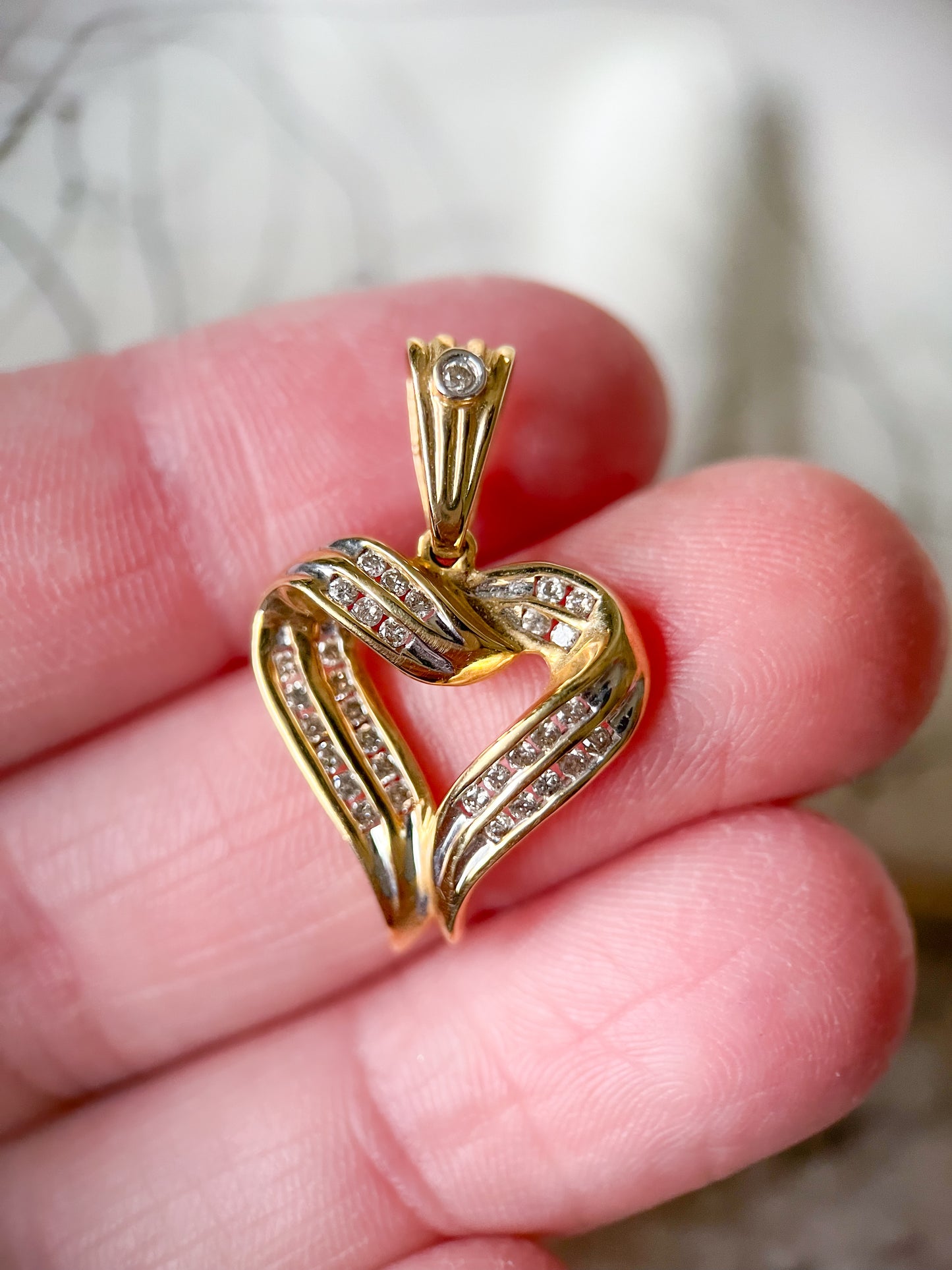 Vintage Natural Diamond Twist 14k Yellow Gold Heart Charm