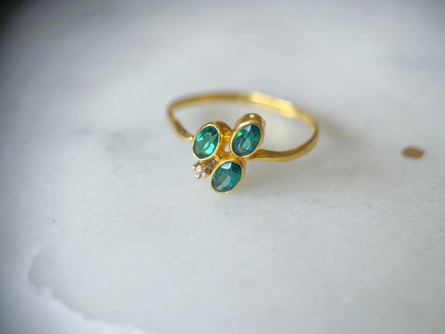 Vintage Oval Natural Emerald and Natural Diamond 18k Yellow Gold Ring