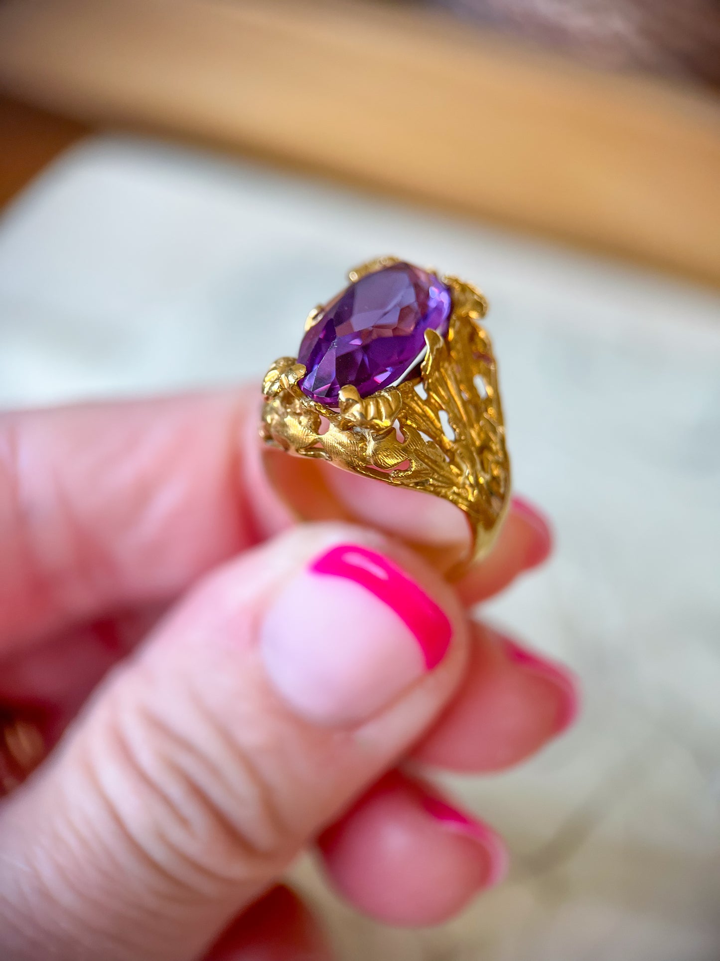 Vintage Oval Shaped Natural Amethyst 18k Yellow Gold Ring