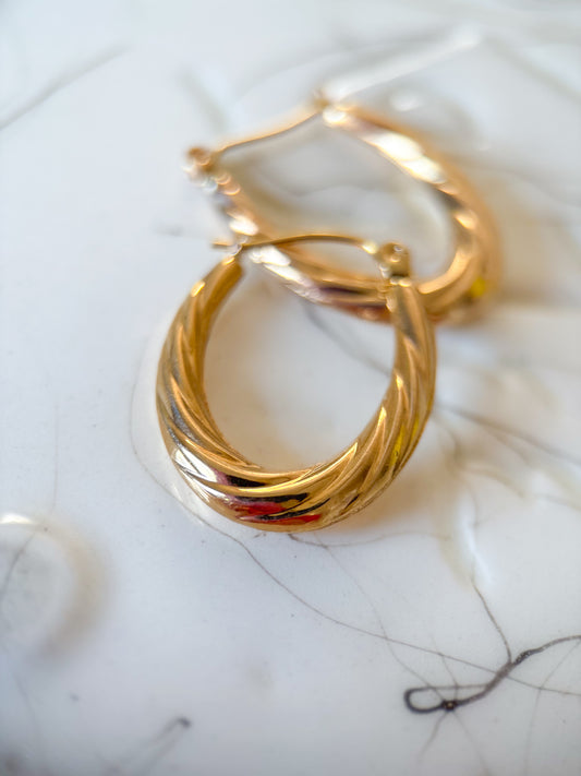 Vintage Twist 10k Yellow Gold Oval Hoop Earrings